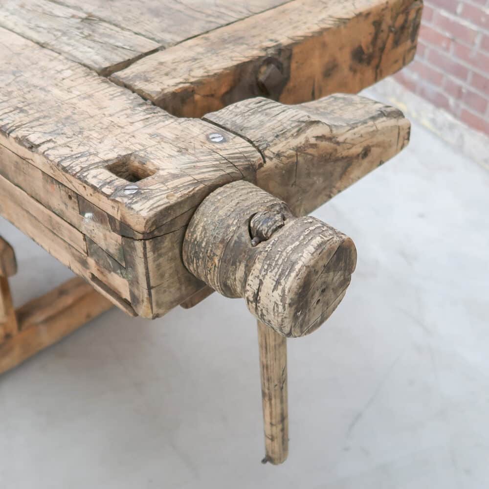 Vintage werkbank met bankschroef – Bild 4