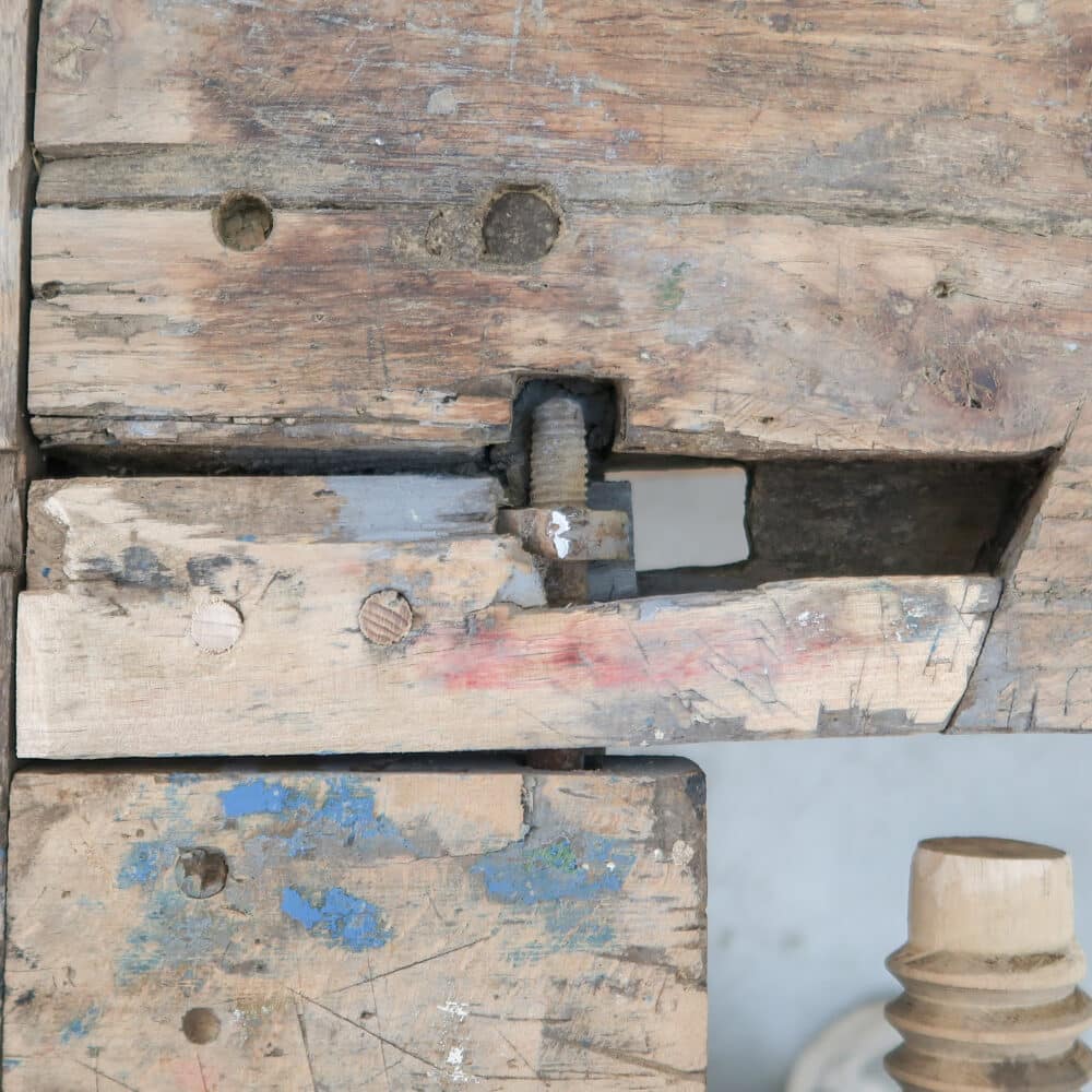 Vintage werkbank met bankschroef – Bild 6