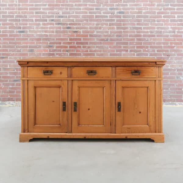 Antiek dressoir