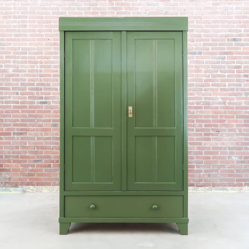 Brocante groene linnenkast