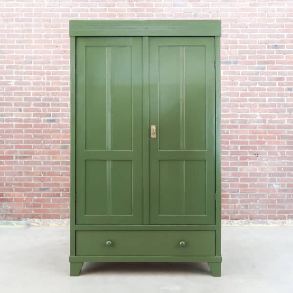 Brocante groene linnenkast