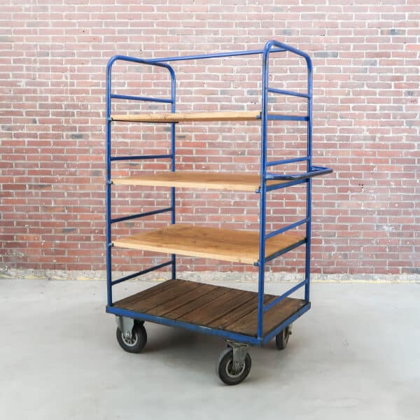 Industriële trolley op wielen