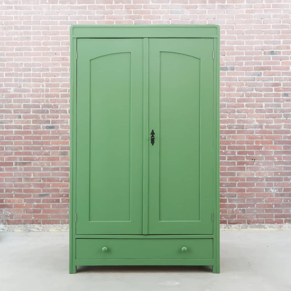 Brocante groene linnenkast