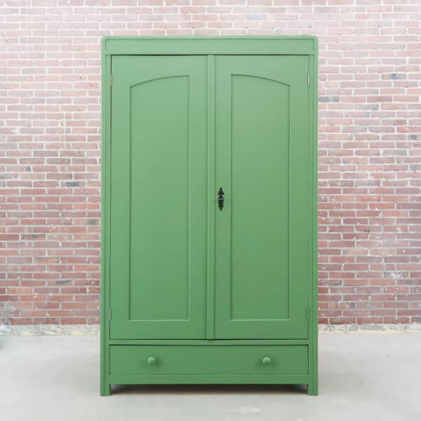 Brocante groene linnenkast