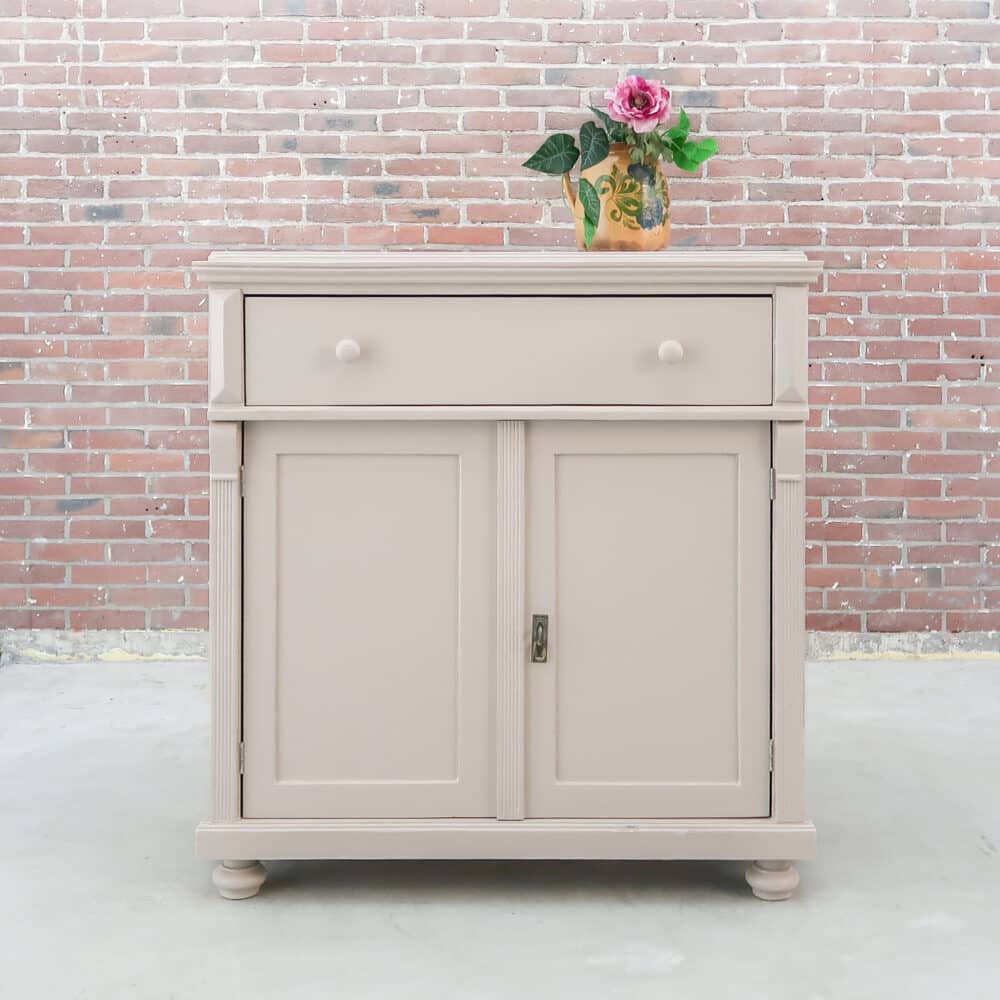 Brocante roze dressoir