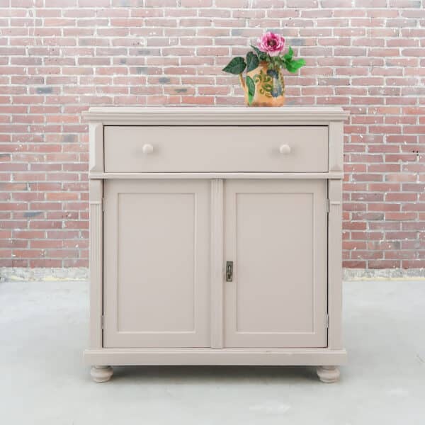 Brocante roze dressoir