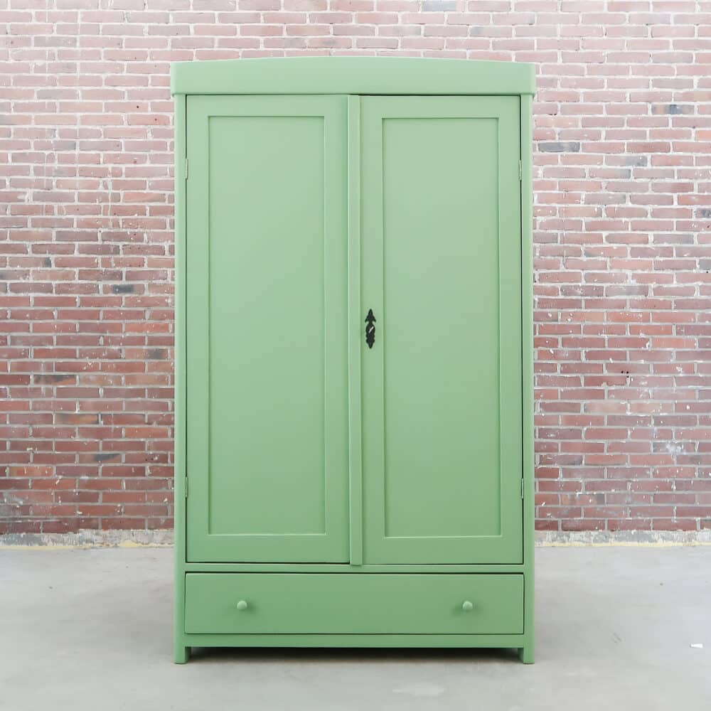Brocante groene linnenkast