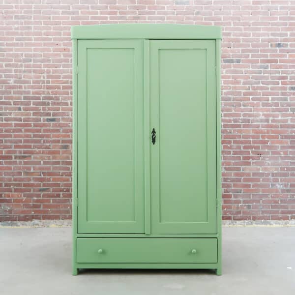 Brocante groene linnenkast