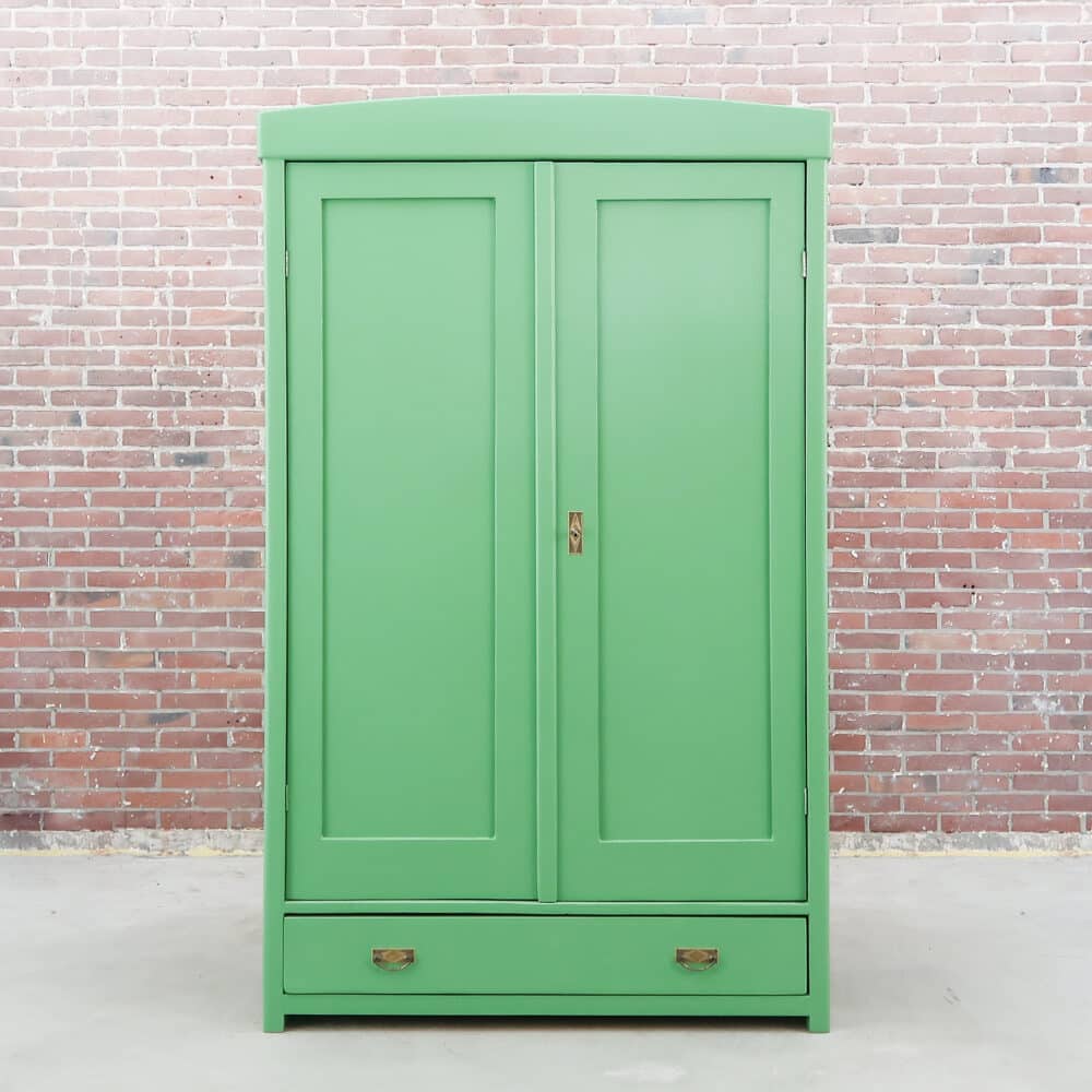 Brocante groene linnenkast
