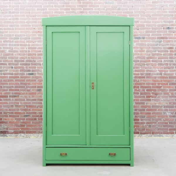Brocante groene linnenkast