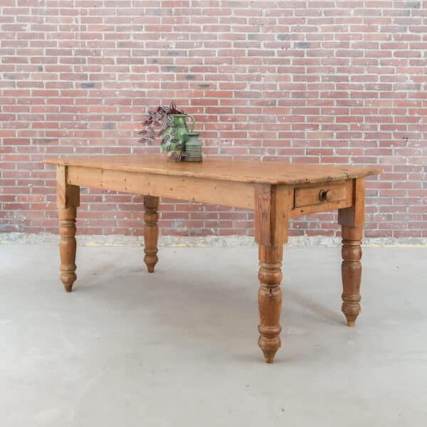 Houten eettafel