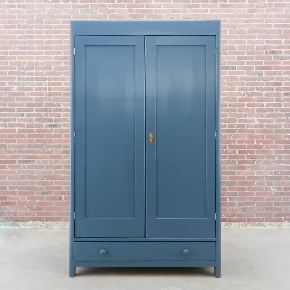 Blauwe linnenkast