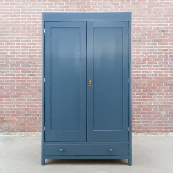 Blauwe linnenkast