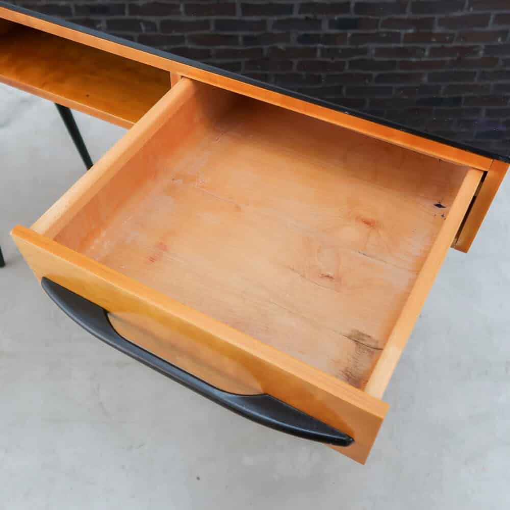 Vintage bureau van Závody – Bild 4