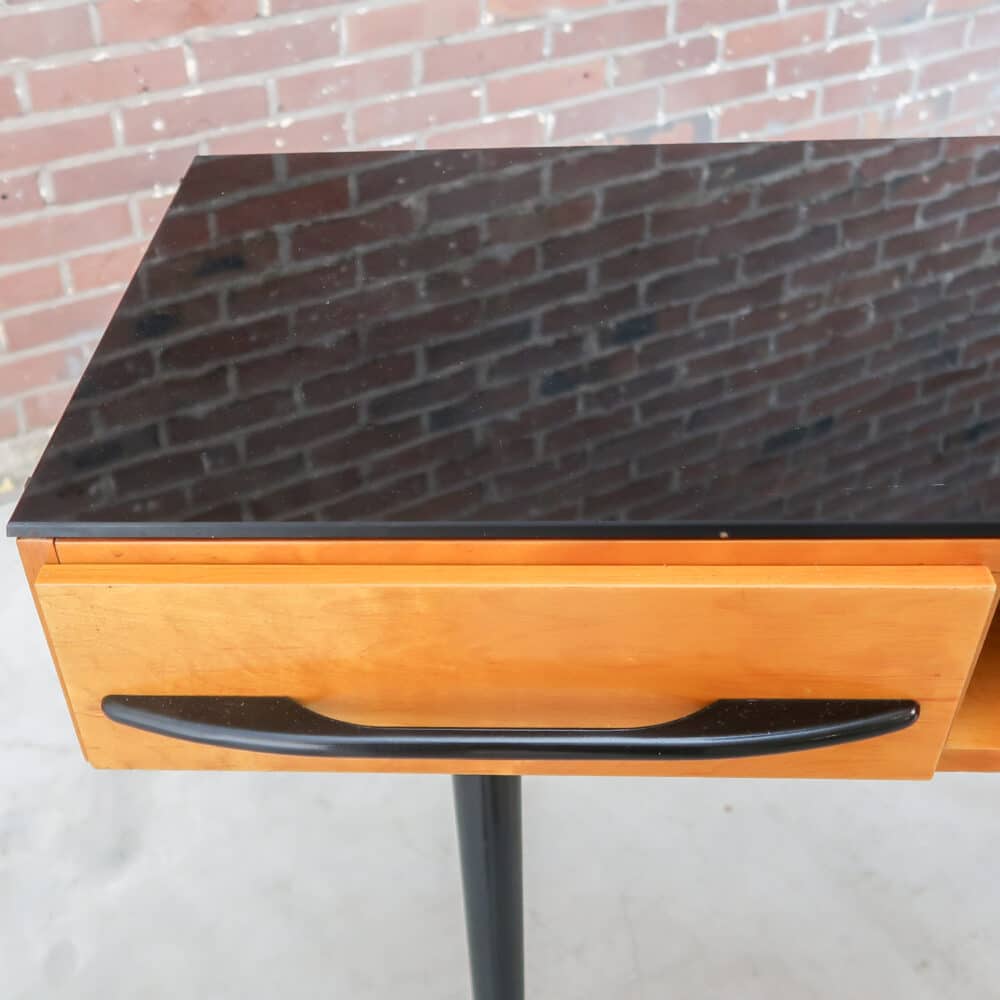 Vintage bureau van Závody – Bild 5