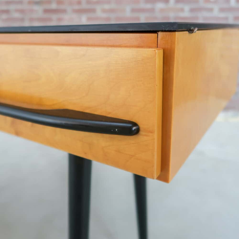 Vintage bureau van Závody – Bild 6