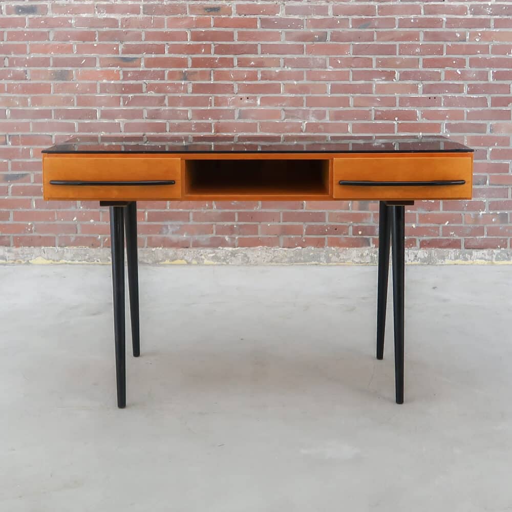 Vintage bureau van Závody – Bild 2