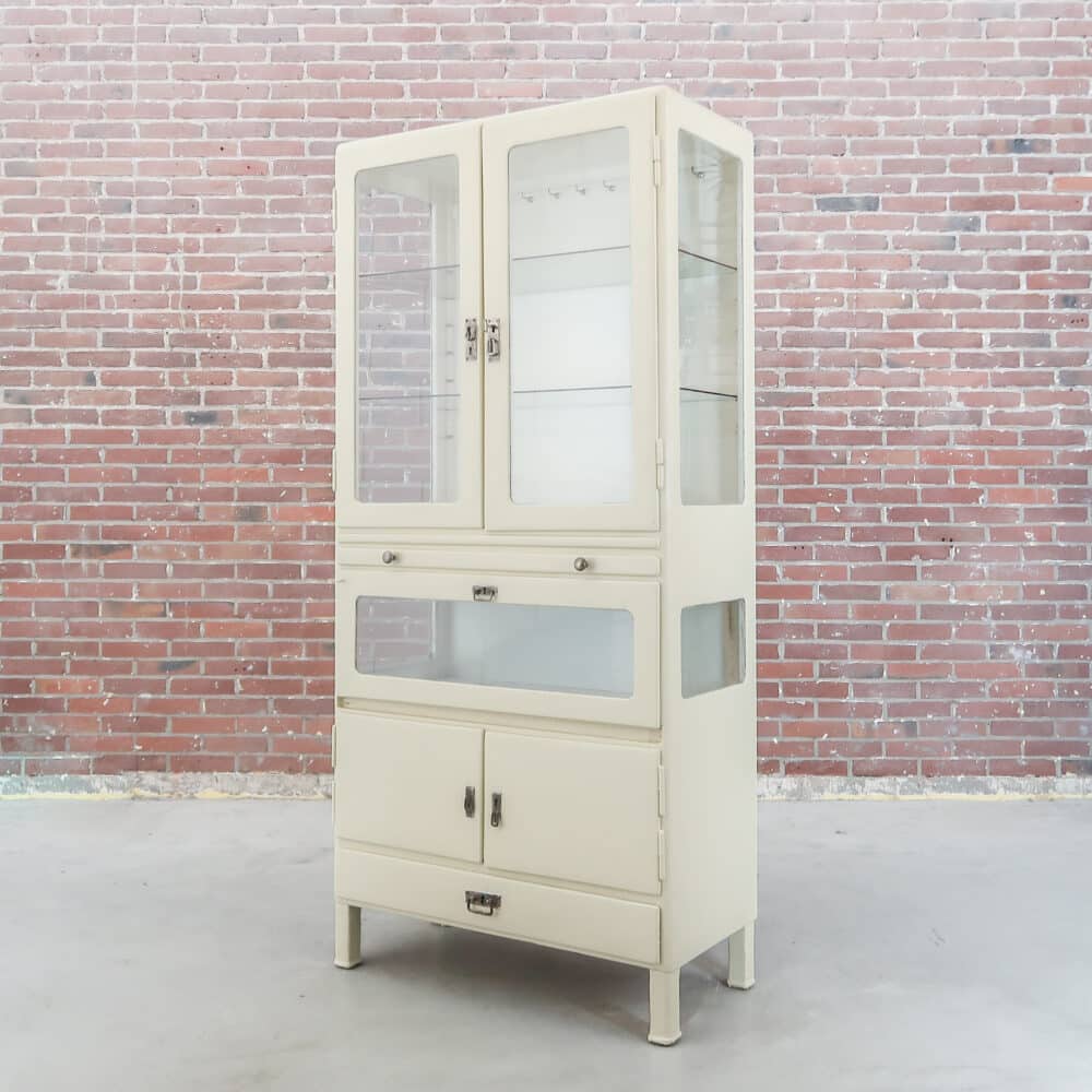 Vintage houten dokterskast