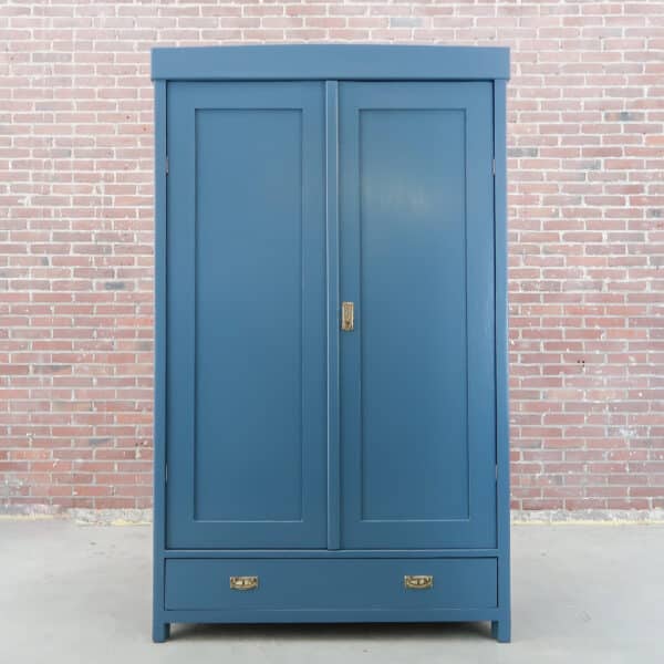 Blauwe linnenkast