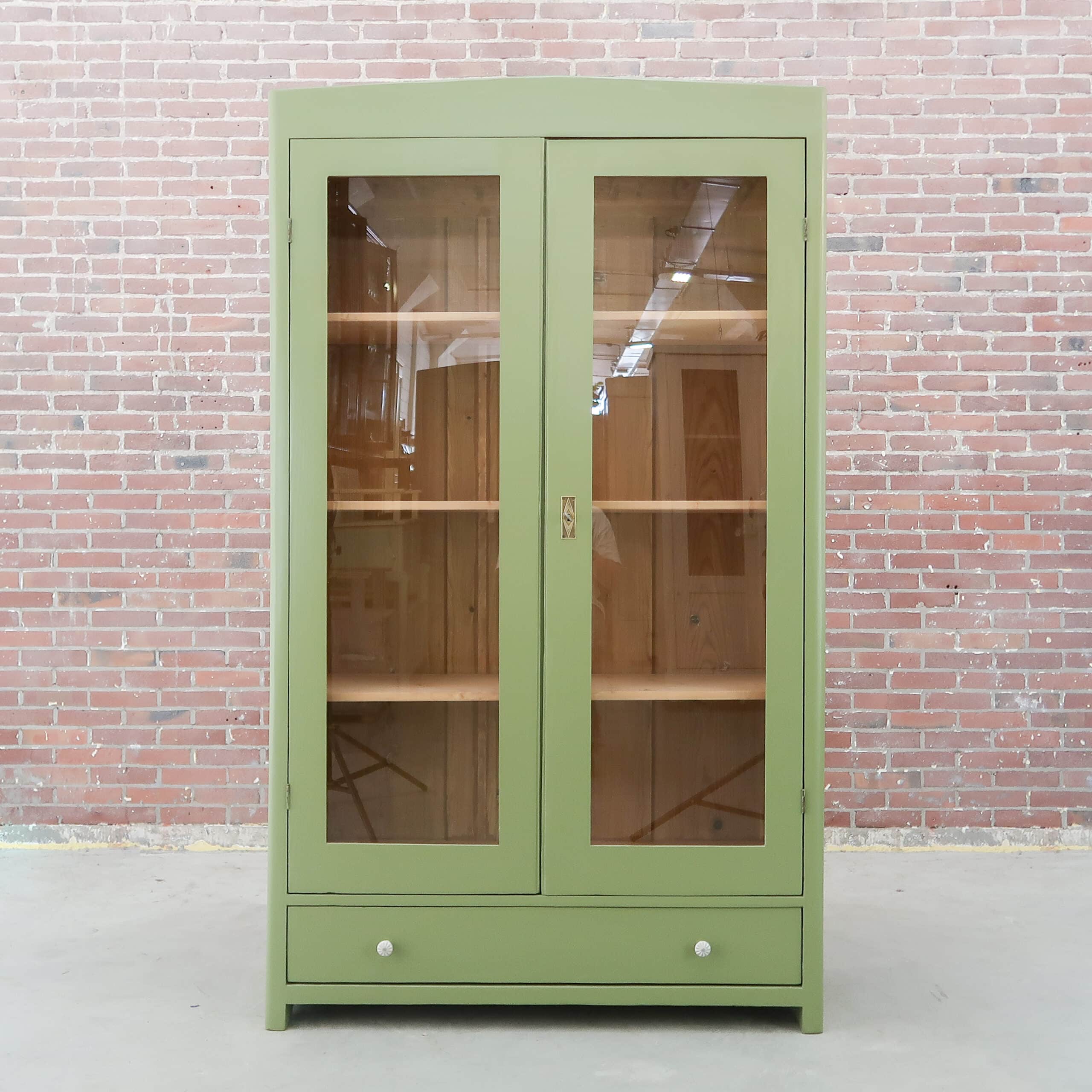 Brocante vitrinekast