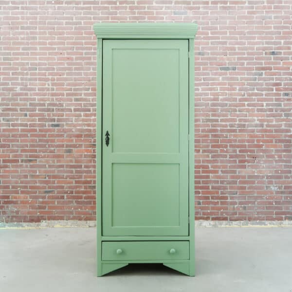 Groene eendeurs linnenkast