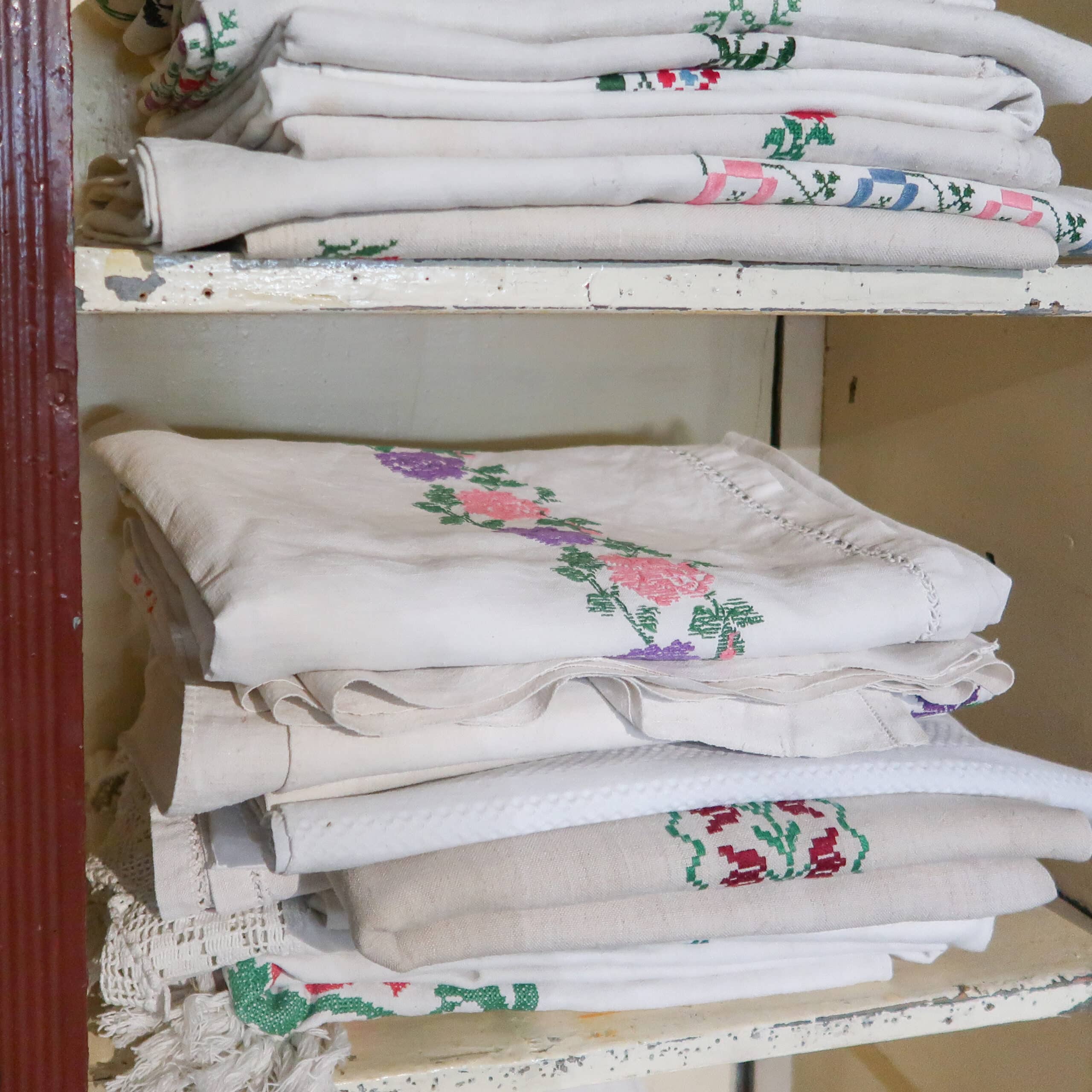 Diverse Hongaarse tafelkleden - handgemaakt - Afbeelding 3