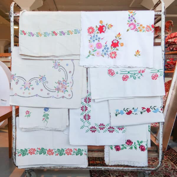 Diverse Hongaarse tafelkleden - handgemaakt