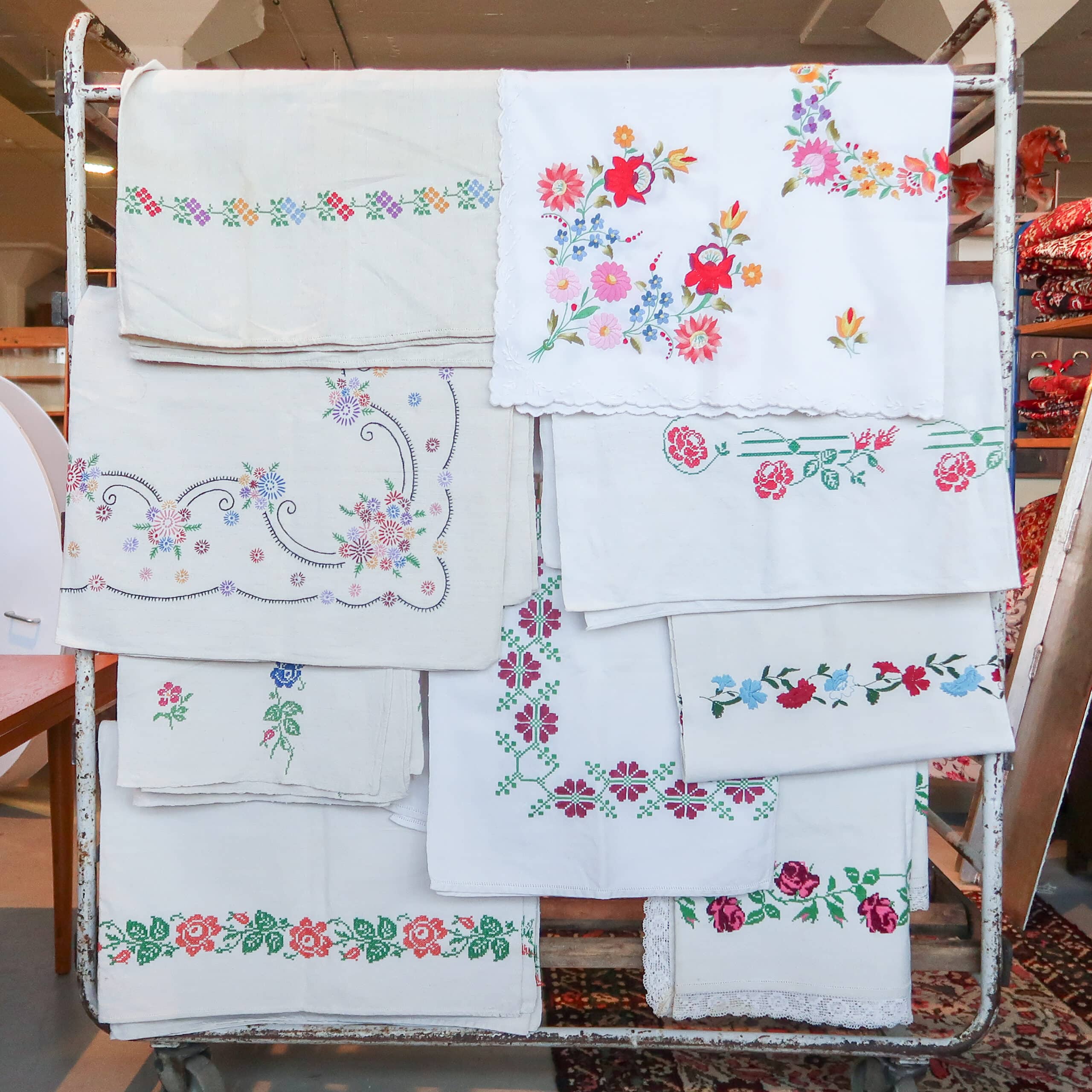 Diverse Hongaarse tafelkleden - handgemaakt