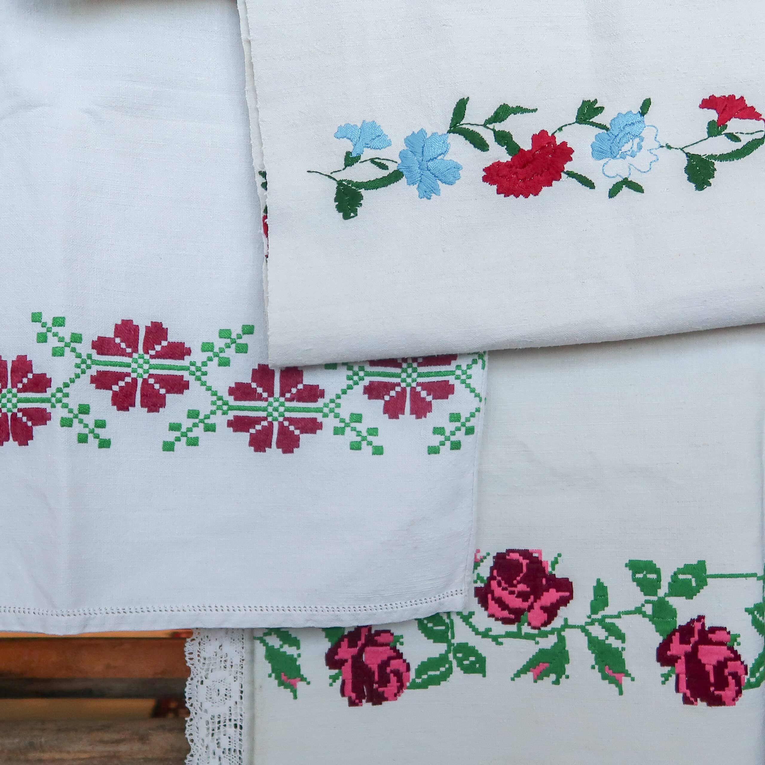 Diverse Hongaarse tafelkleden - handgemaakt - Afbeelding 6