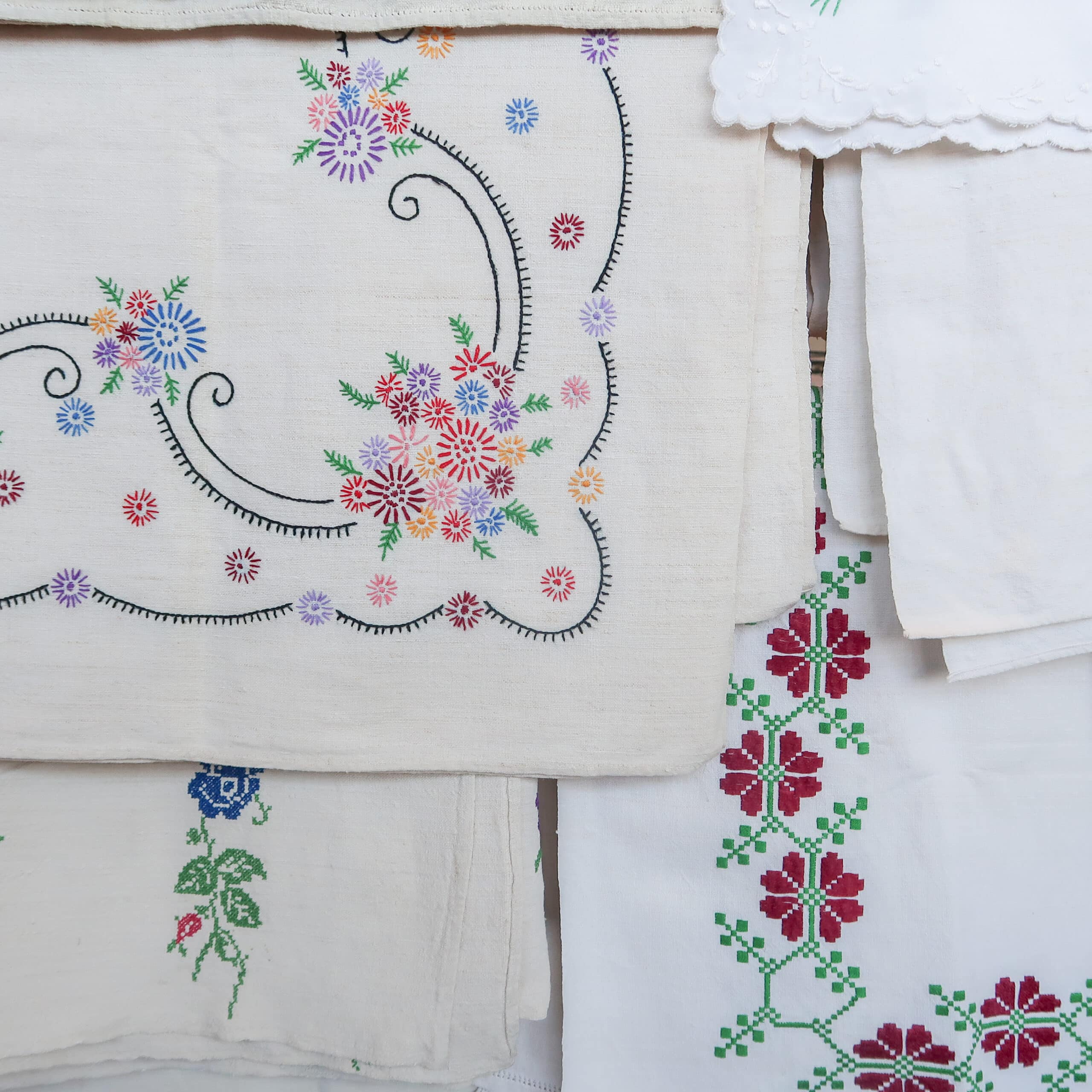 Diverse Hongaarse tafelkleden - handgemaakt - Afbeelding 5