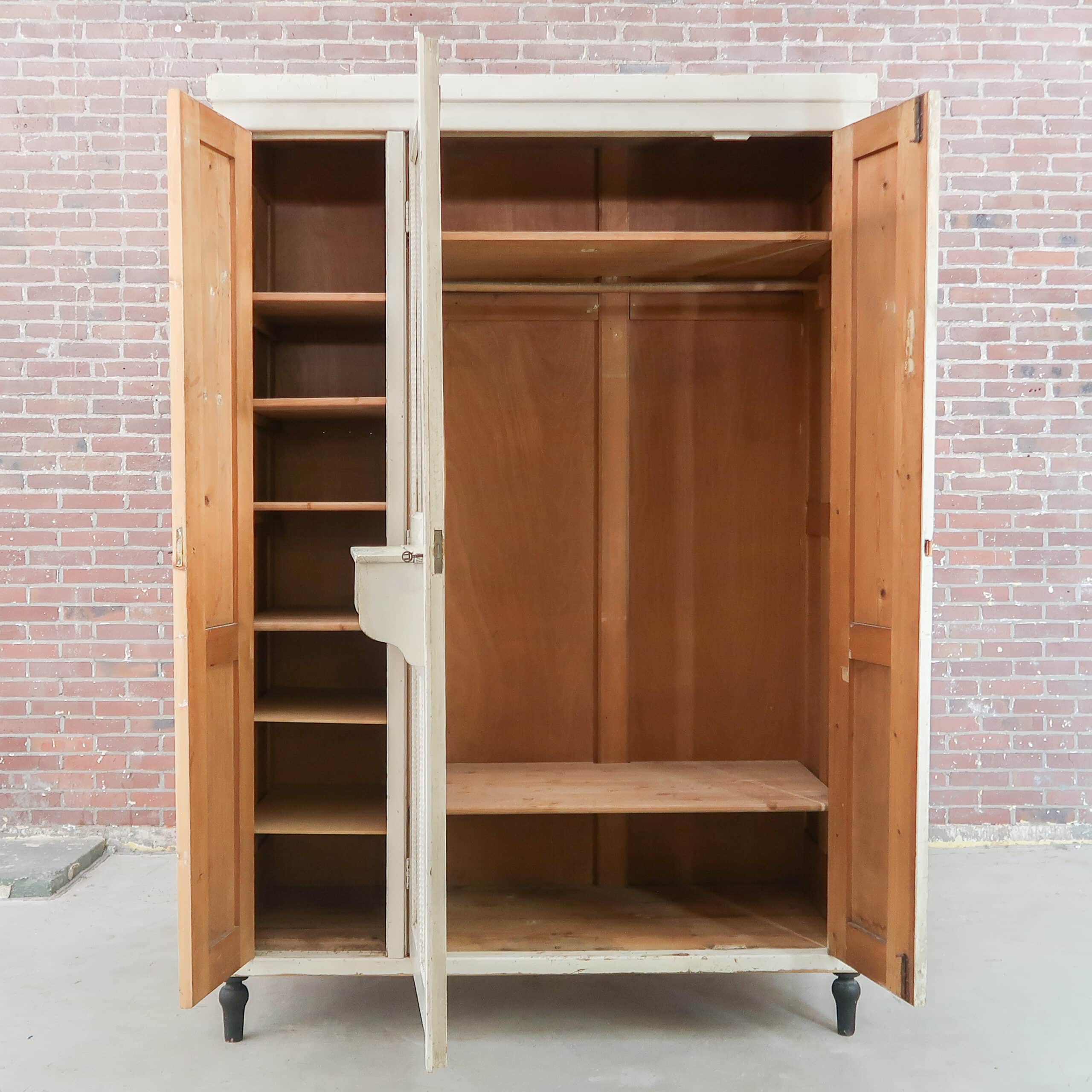 Driedeurs linnenkast - Afbeelding 2