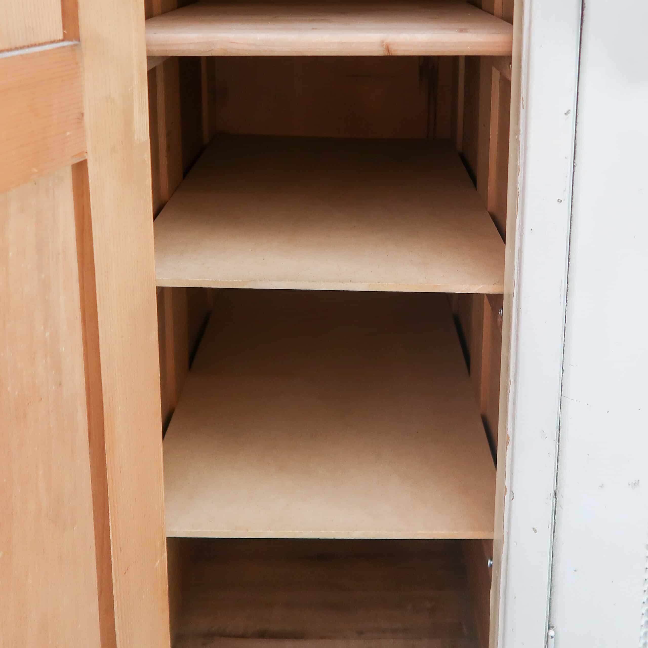 Driedeurs linnenkast - Afbeelding 3