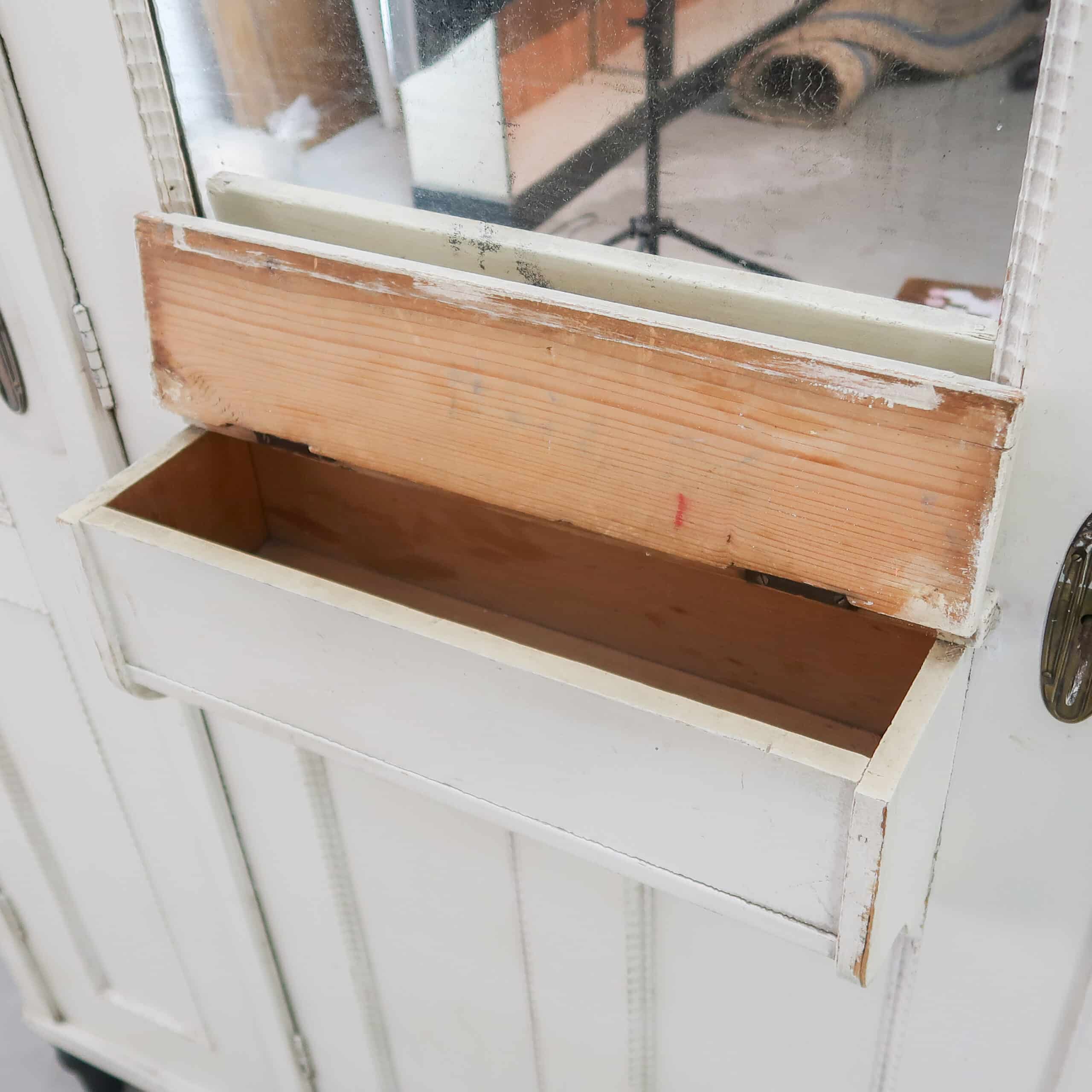 Driedeurs linnenkast - Afbeelding 4