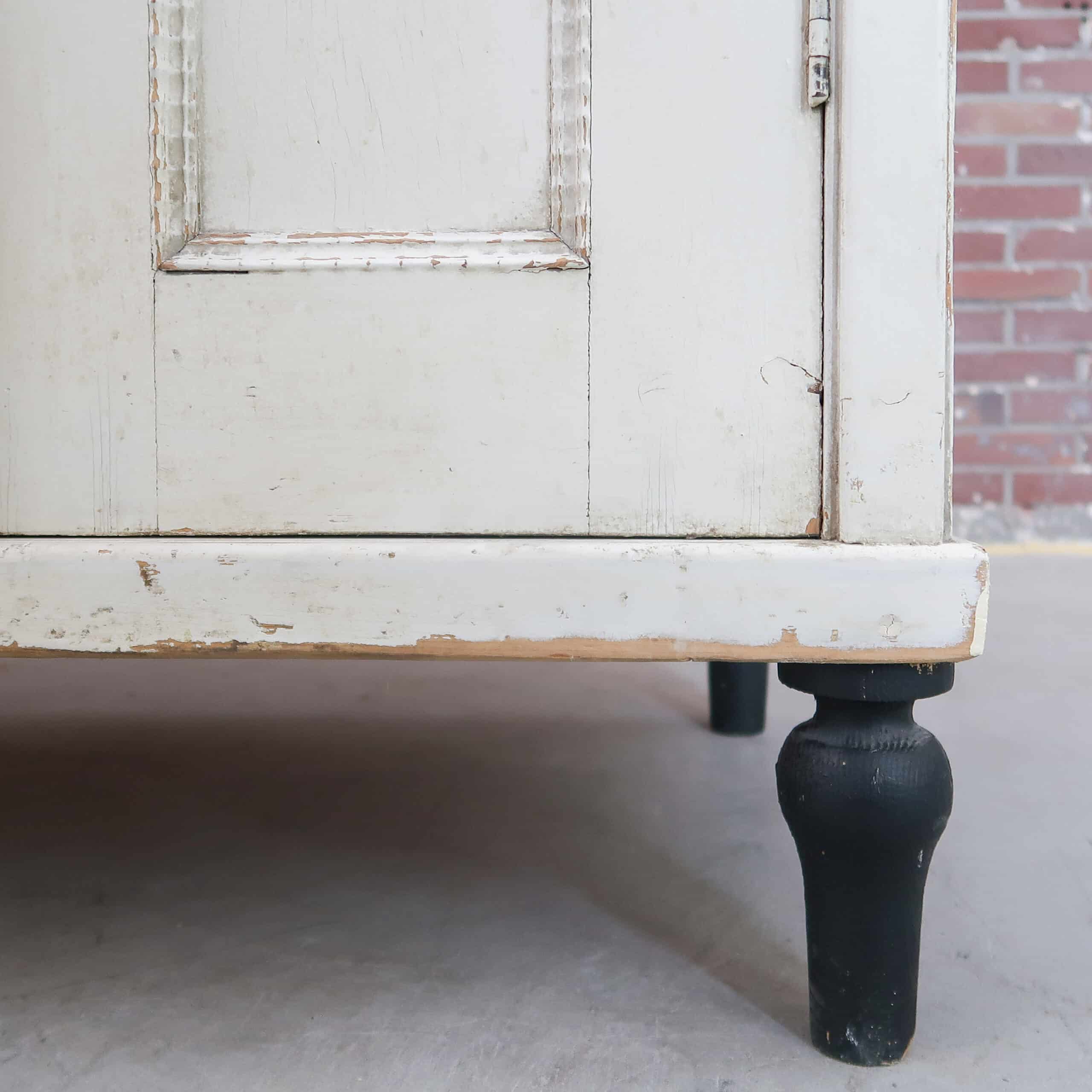 Driedeurs linnenkast - Afbeelding 9