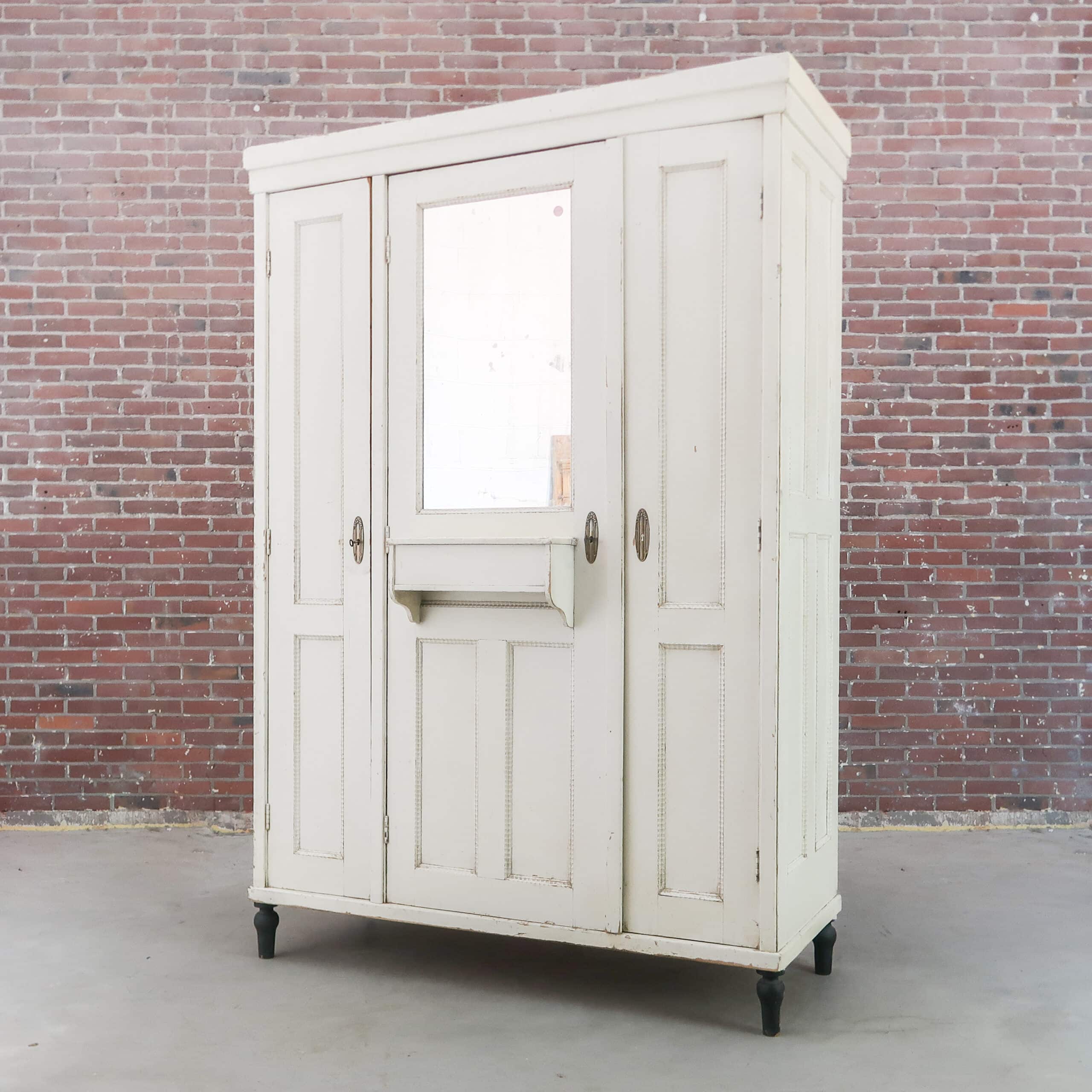 Driedeurs linnenkast - Afbeelding 10