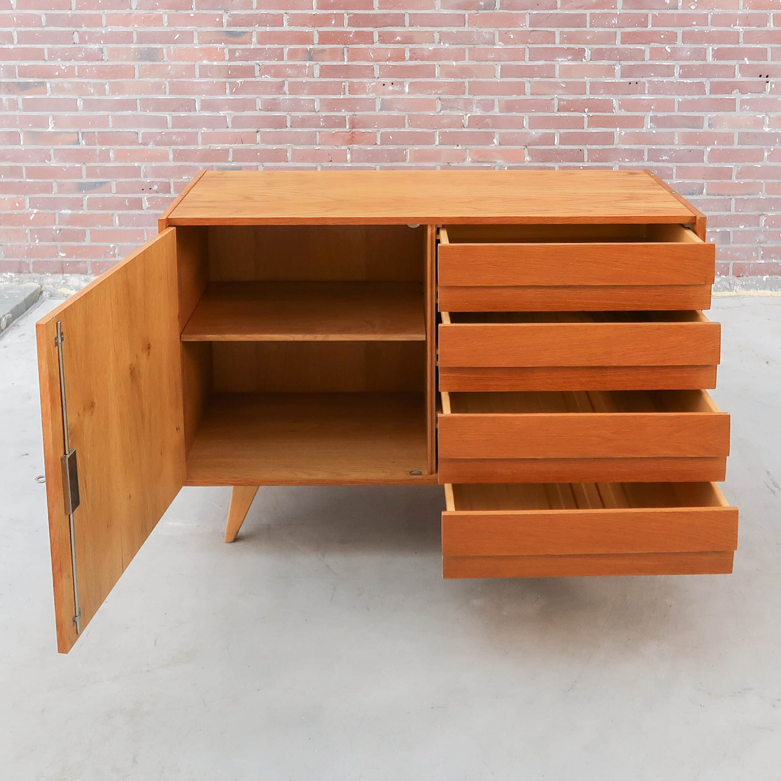Mid-century dressoir van Jiří Jiroutek - Afbeelding 2