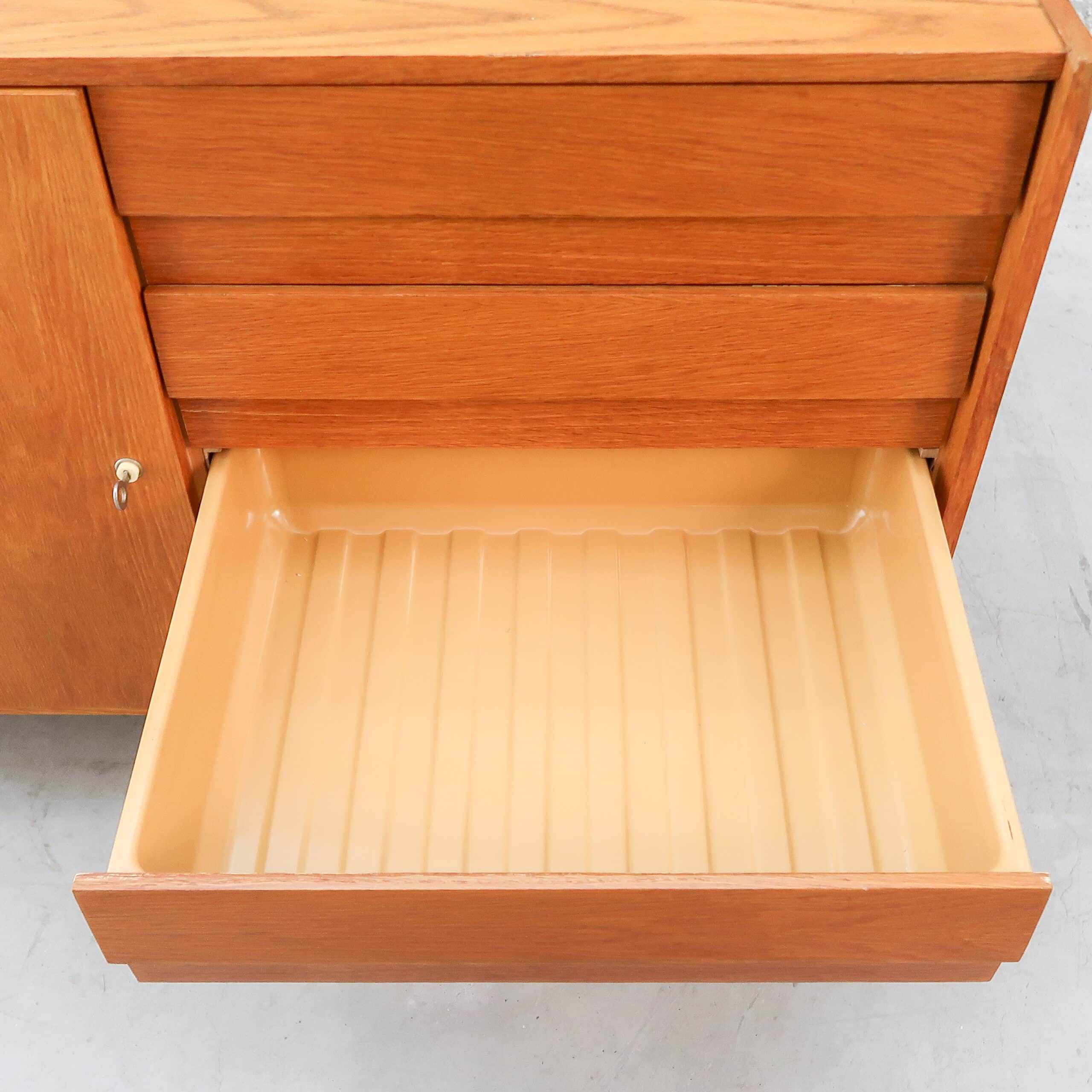 Mid-century dressoir van Jiří Jiroutek - Afbeelding 4