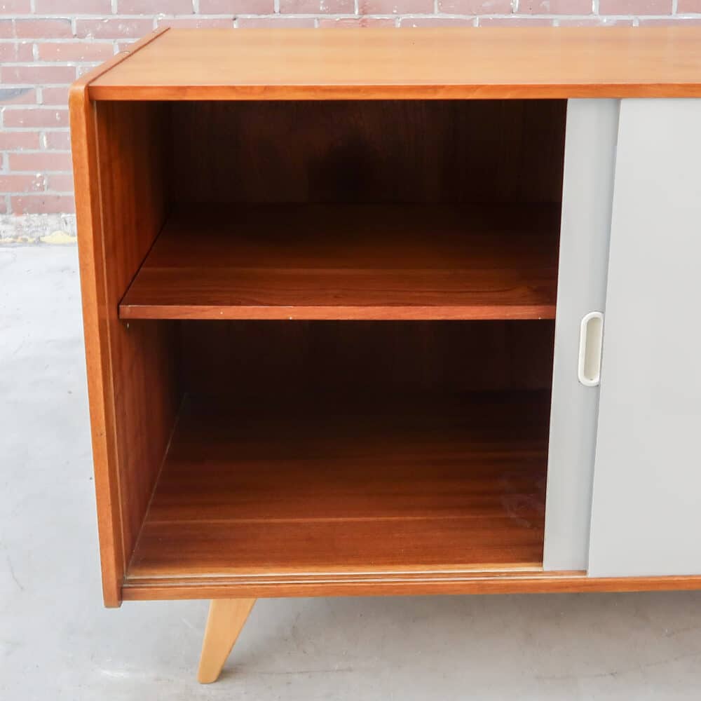 Mid-century dressoir van Jiří Jiroutek – Bild 4