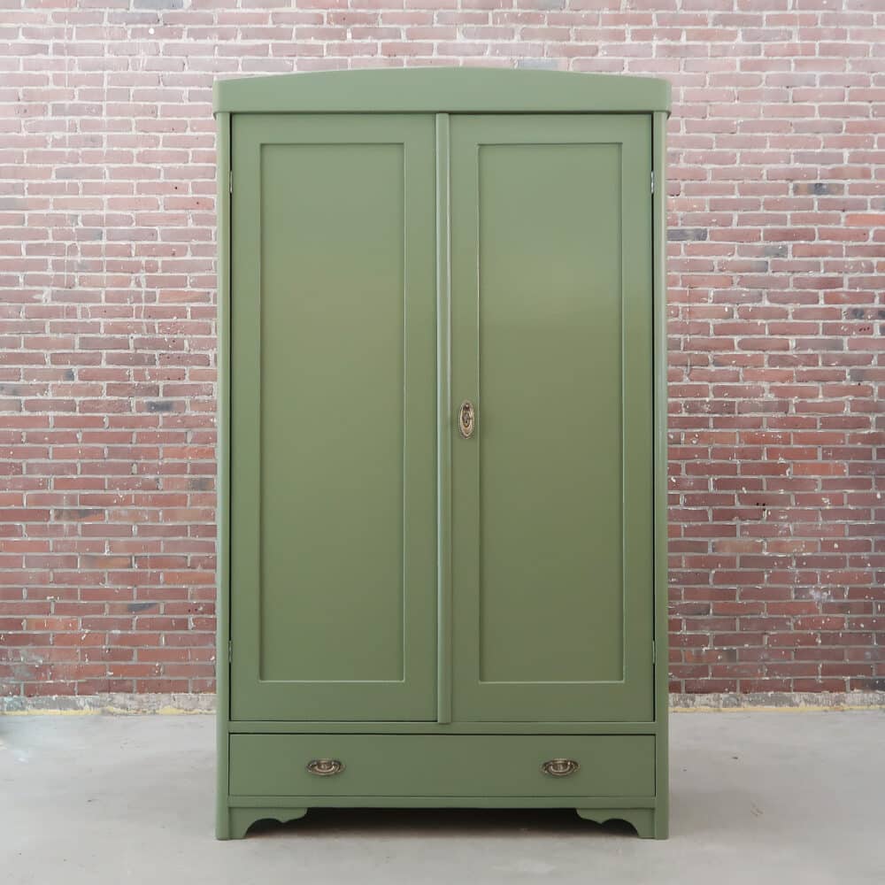 Brocante groene linnenkast