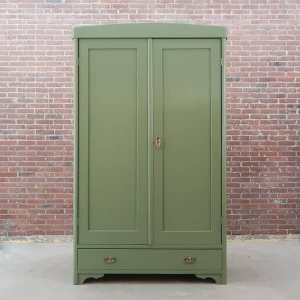 Brocante groene linnenkast