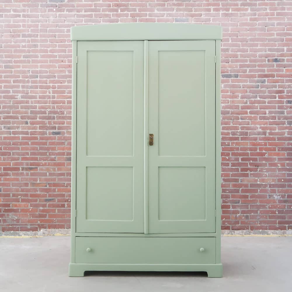 Brocante groene linnenkast