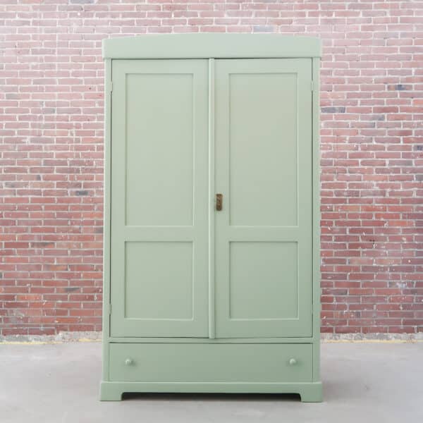 Brocante groene linnenkast