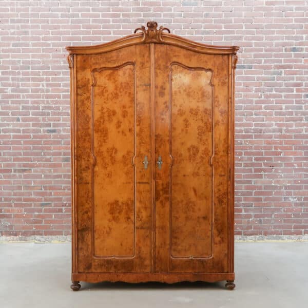 Antieke linnenkast