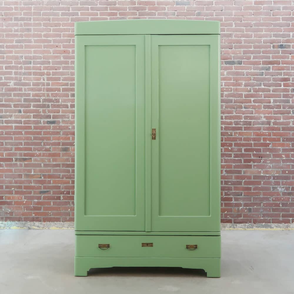 Brocante groene linnenkast