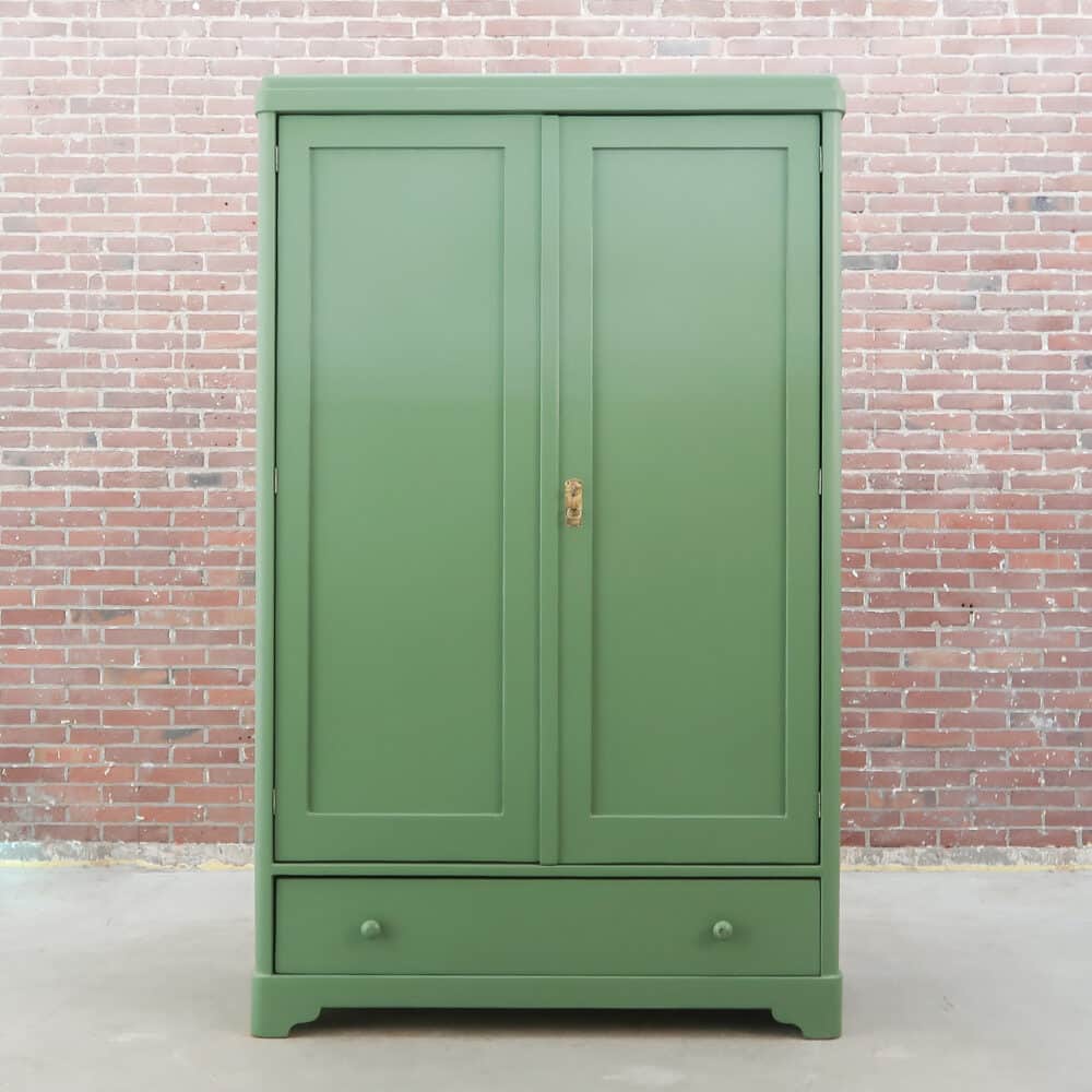 Brocante groene linnenkast