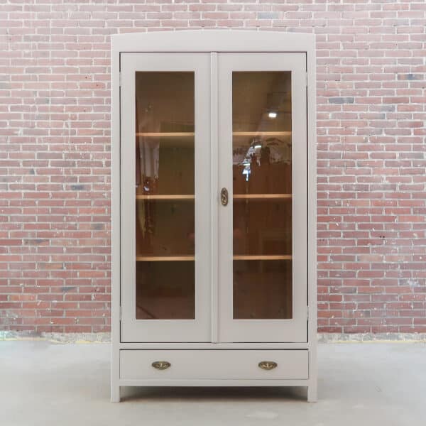 Brocante vitrinekast