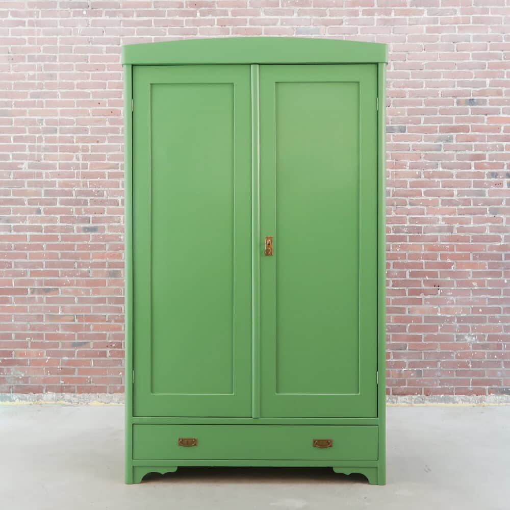 Brocante groene linnenkast