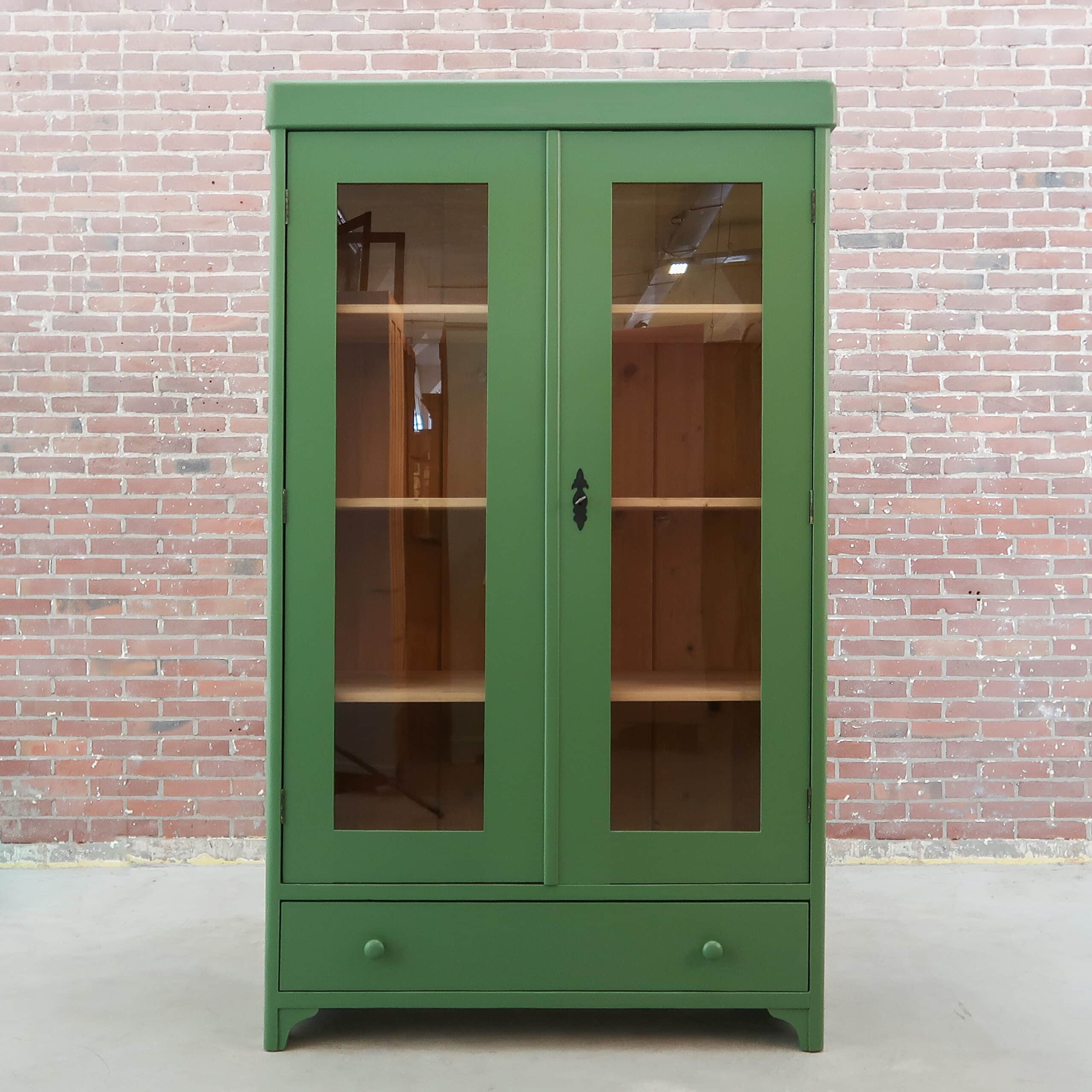 Brocante vitrinekast