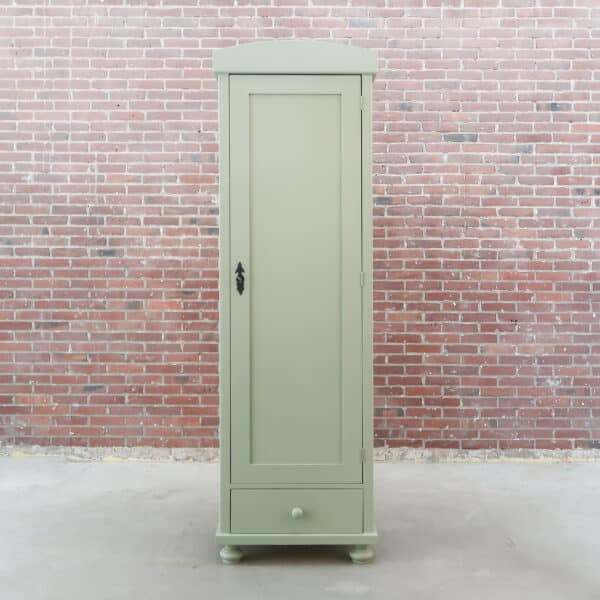 Groene eendeurs linnenkast