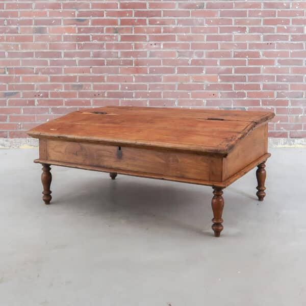 Antieke schrijftafel